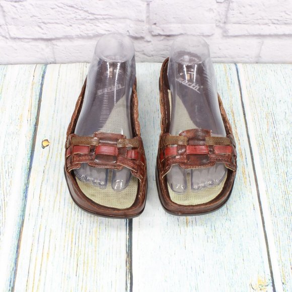 *Earth Brown Leather Slip on Comfort Casual Sandals Size 9.5 Inches - Picture 5 of 9